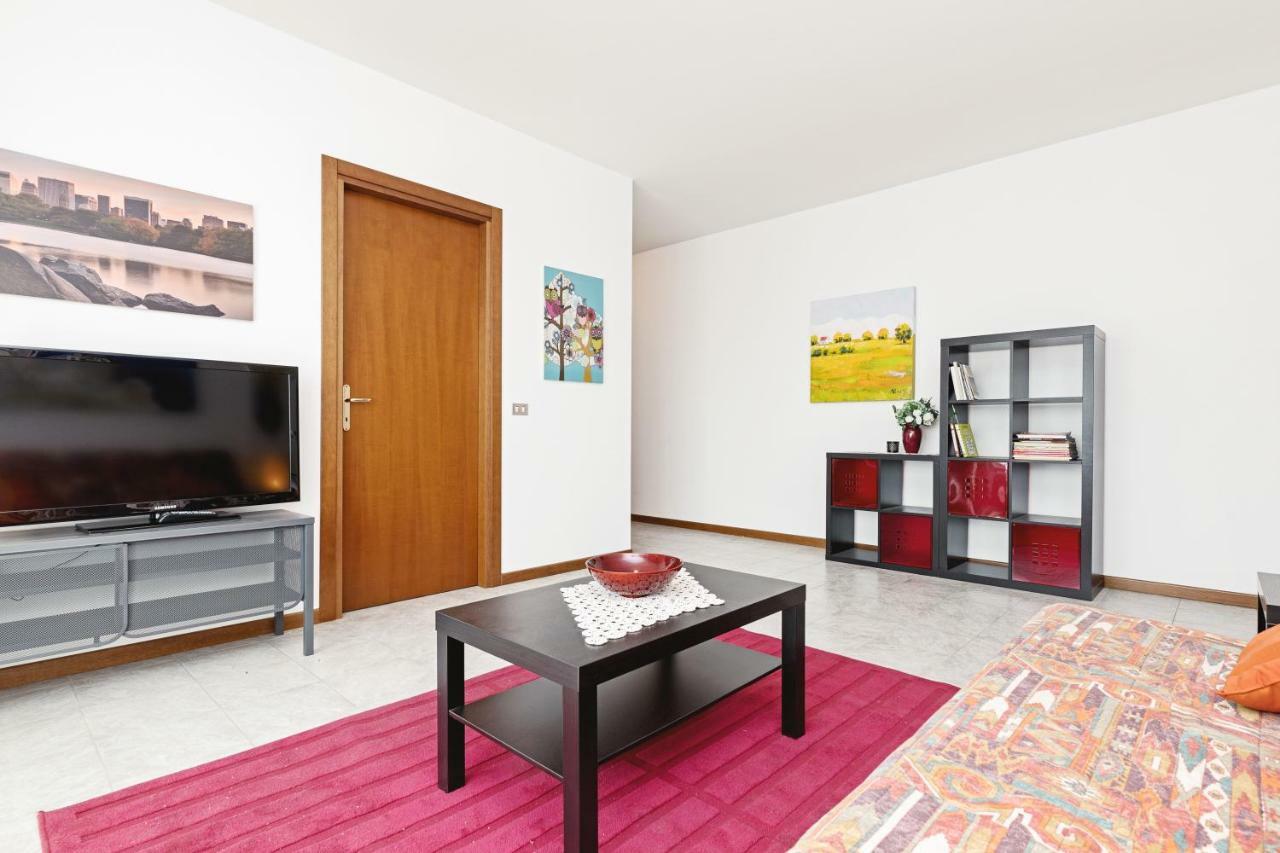 Colourful Flat Borgo Roma Apartment Verona Exterior photo